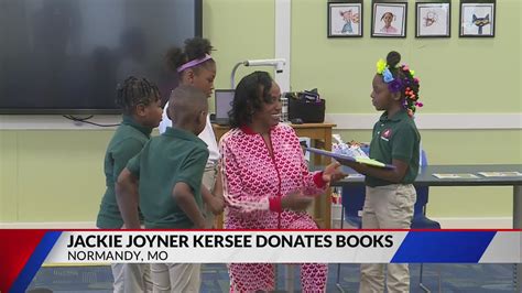 Jackie Joyner-Kersee donates books to Jefferson Elementary School students
